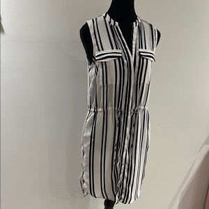 H&M Black and White Sleeveless Shirt Dress